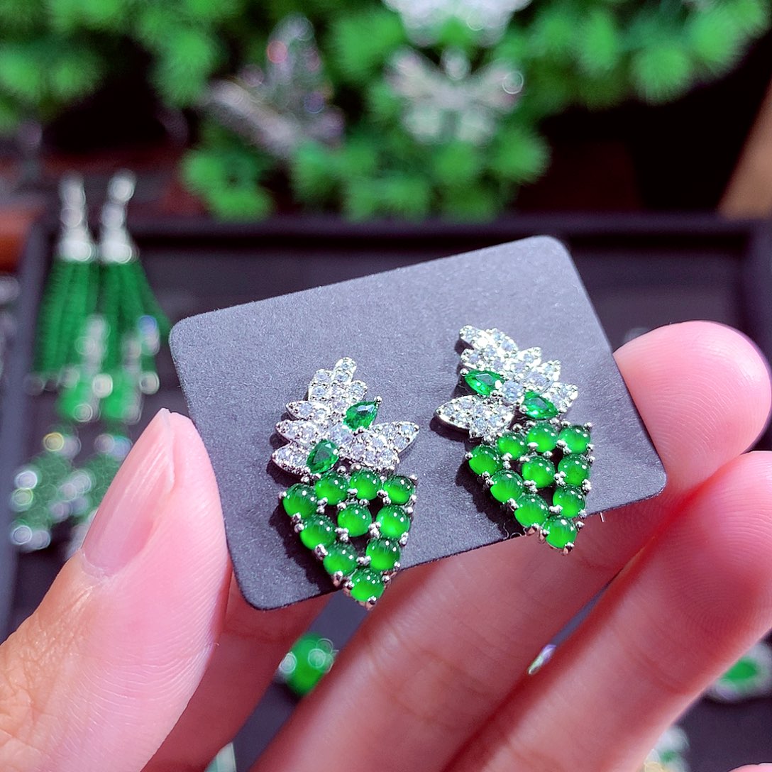 颈饰未镶嵌翡翠天然