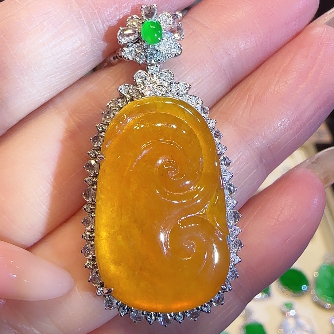 翡翠吊坠(不含链)18K金镶嵌