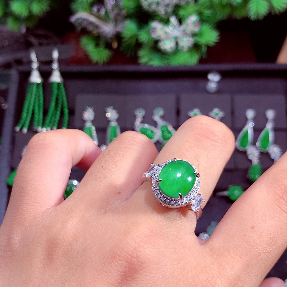 颈饰未镶嵌翡翠久**瘾天然