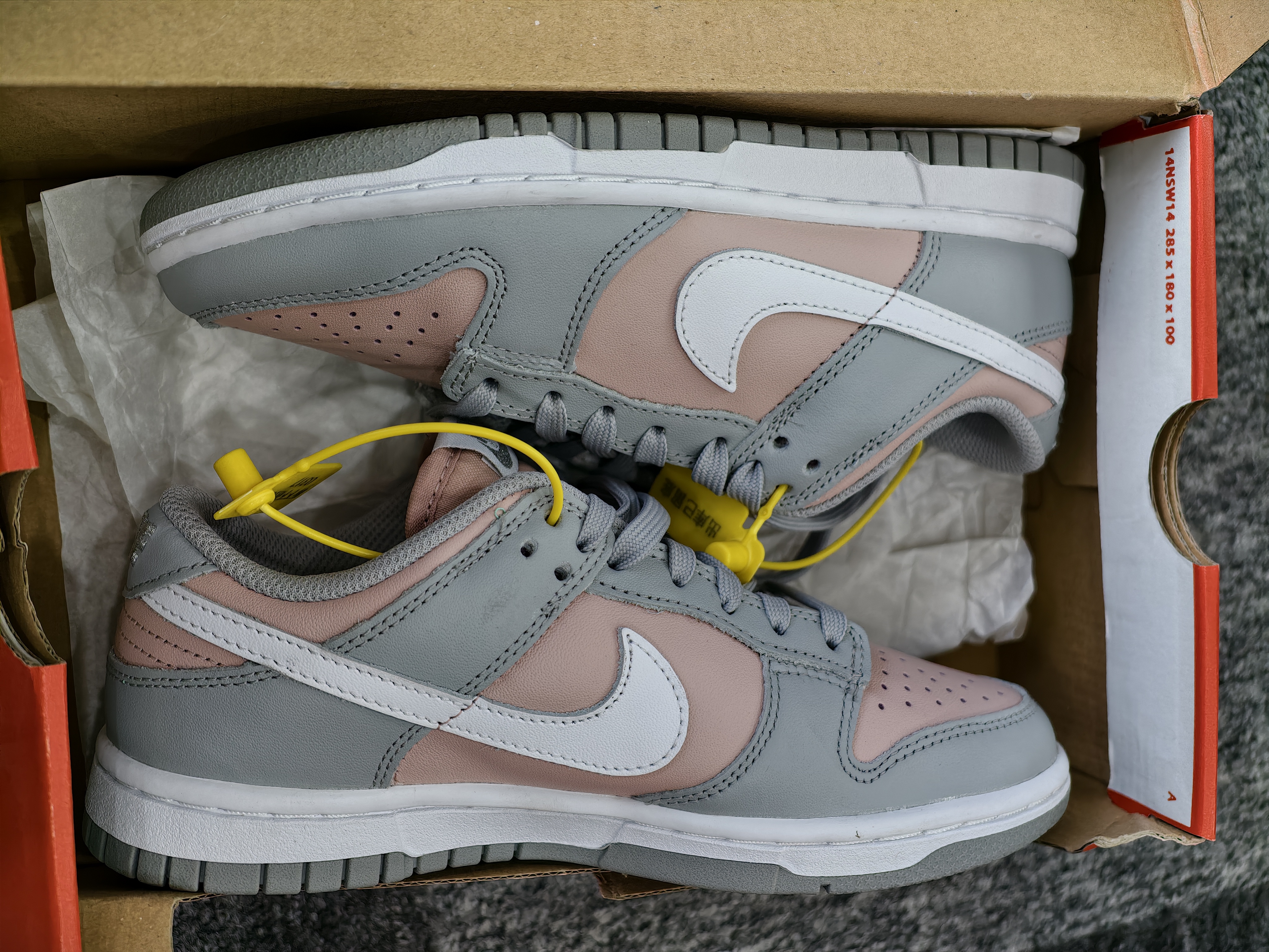 nike 经典配色鞋型 185号   38码