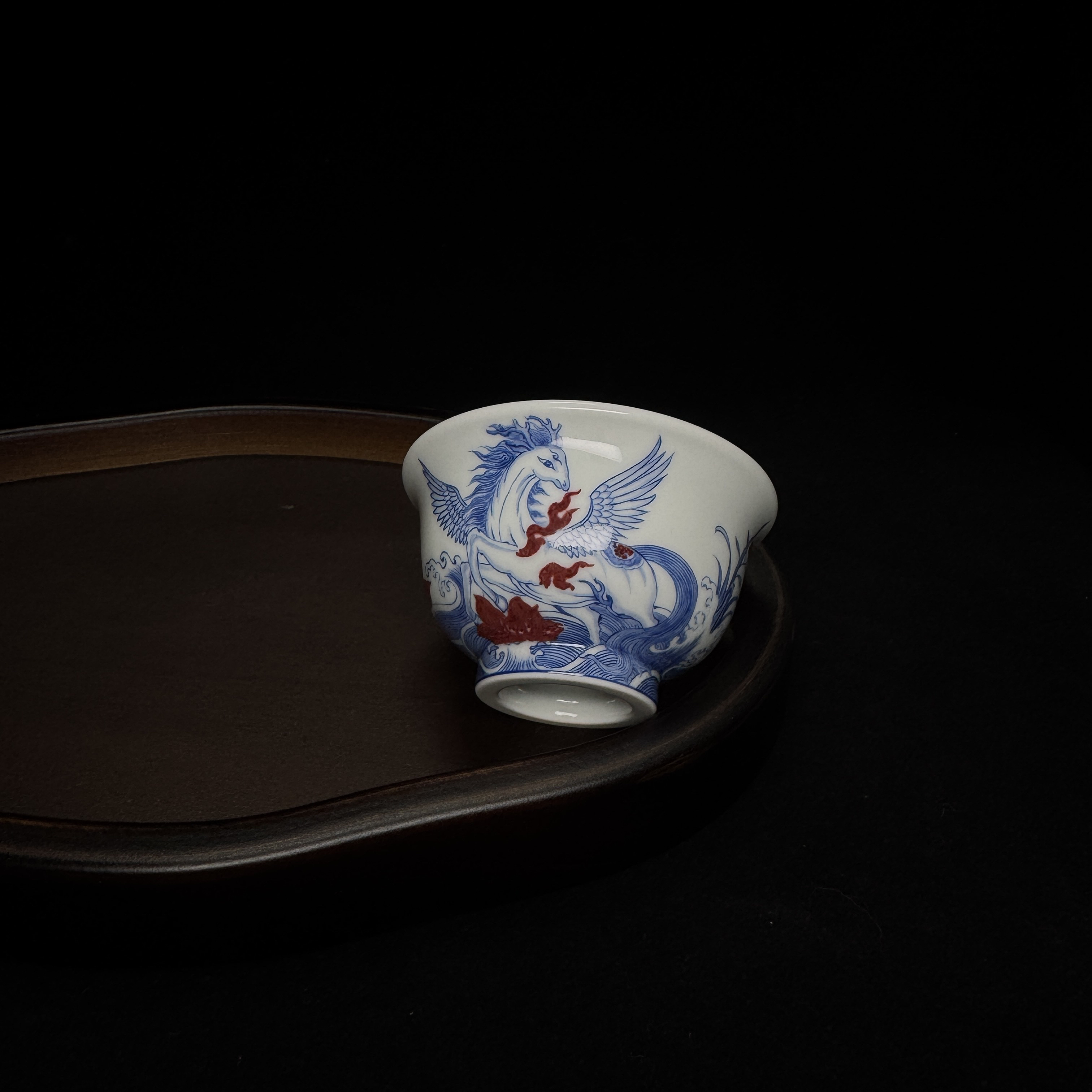 景德镇刻画堂青花釉里红瑞兽白泽主人杯