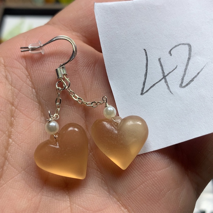 蛇纹石玉耳钉足银镀金镶嵌春**苗