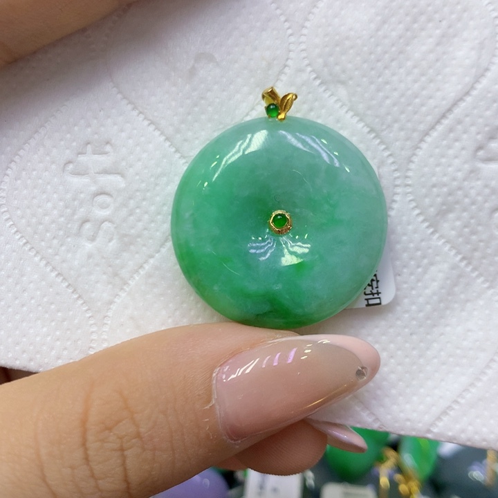颈饰18K金镶嵌翡翠