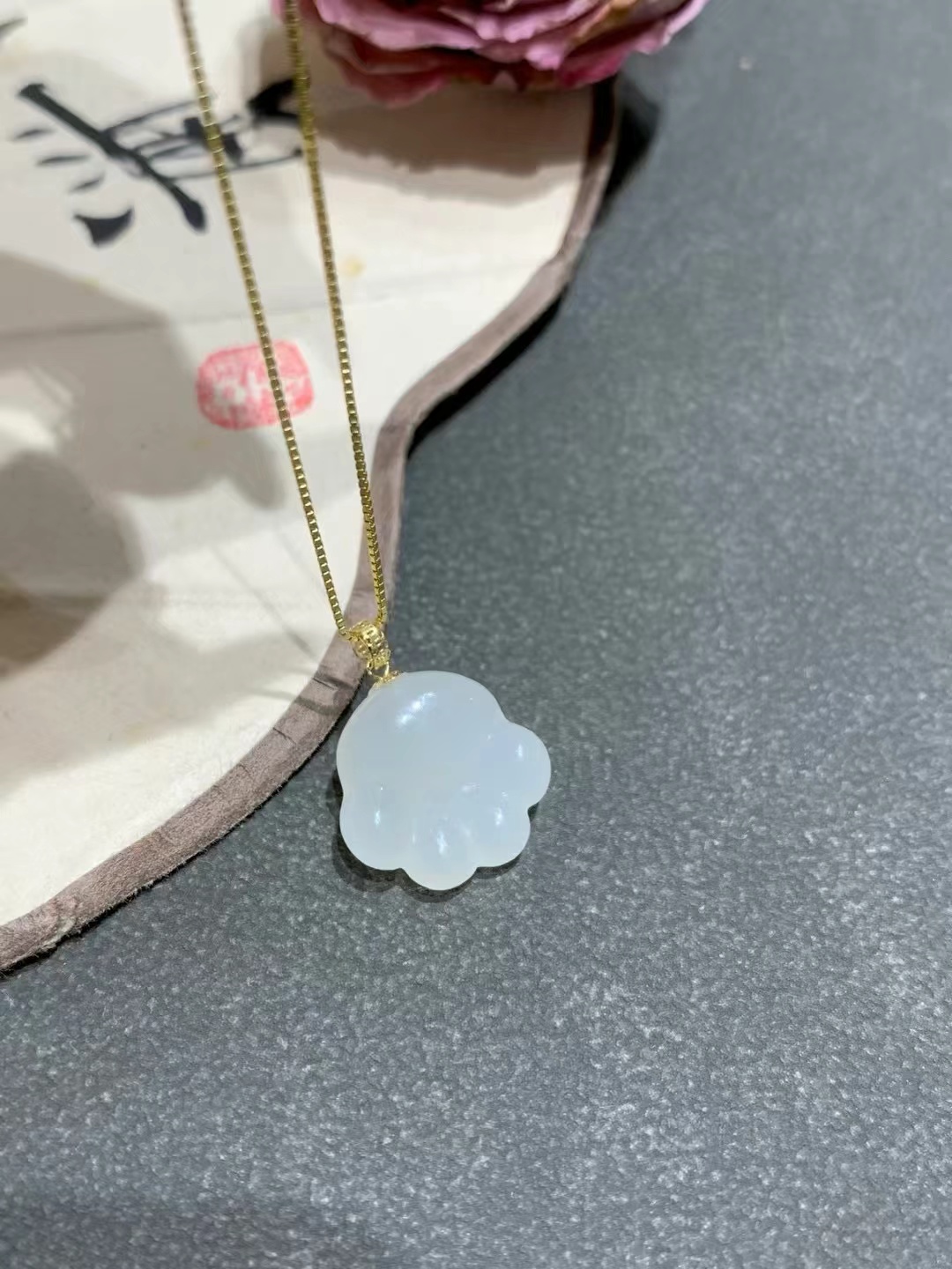 18k镶嵌和田玉猫爪女款精美气质锁骨链