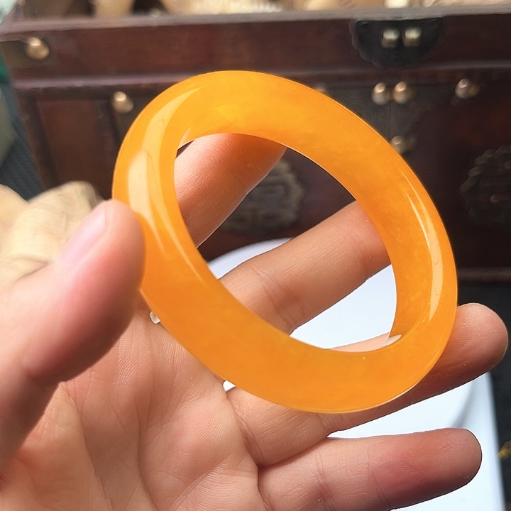 翡翠手镯未镶嵌啊啊