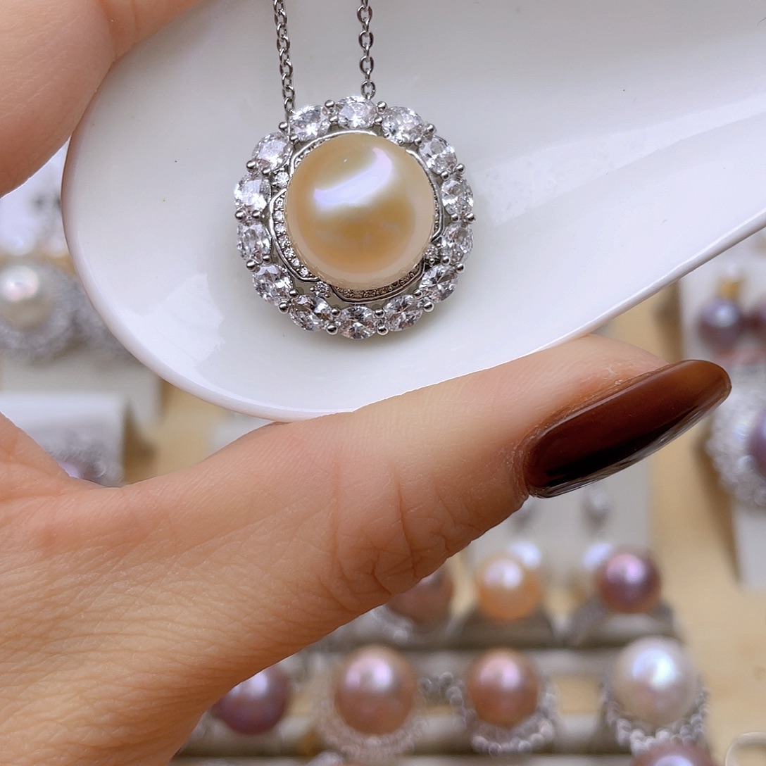 淡水珍珠未镶嵌吊坠(赠链)