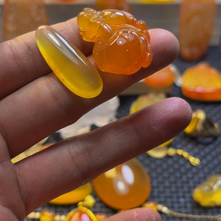 琉****石英质玉旦面未镶嵌