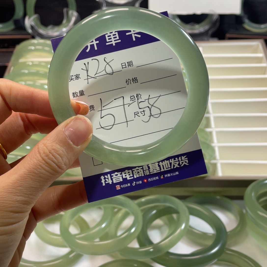 蛇纹石玉未镶嵌手镯贾****者