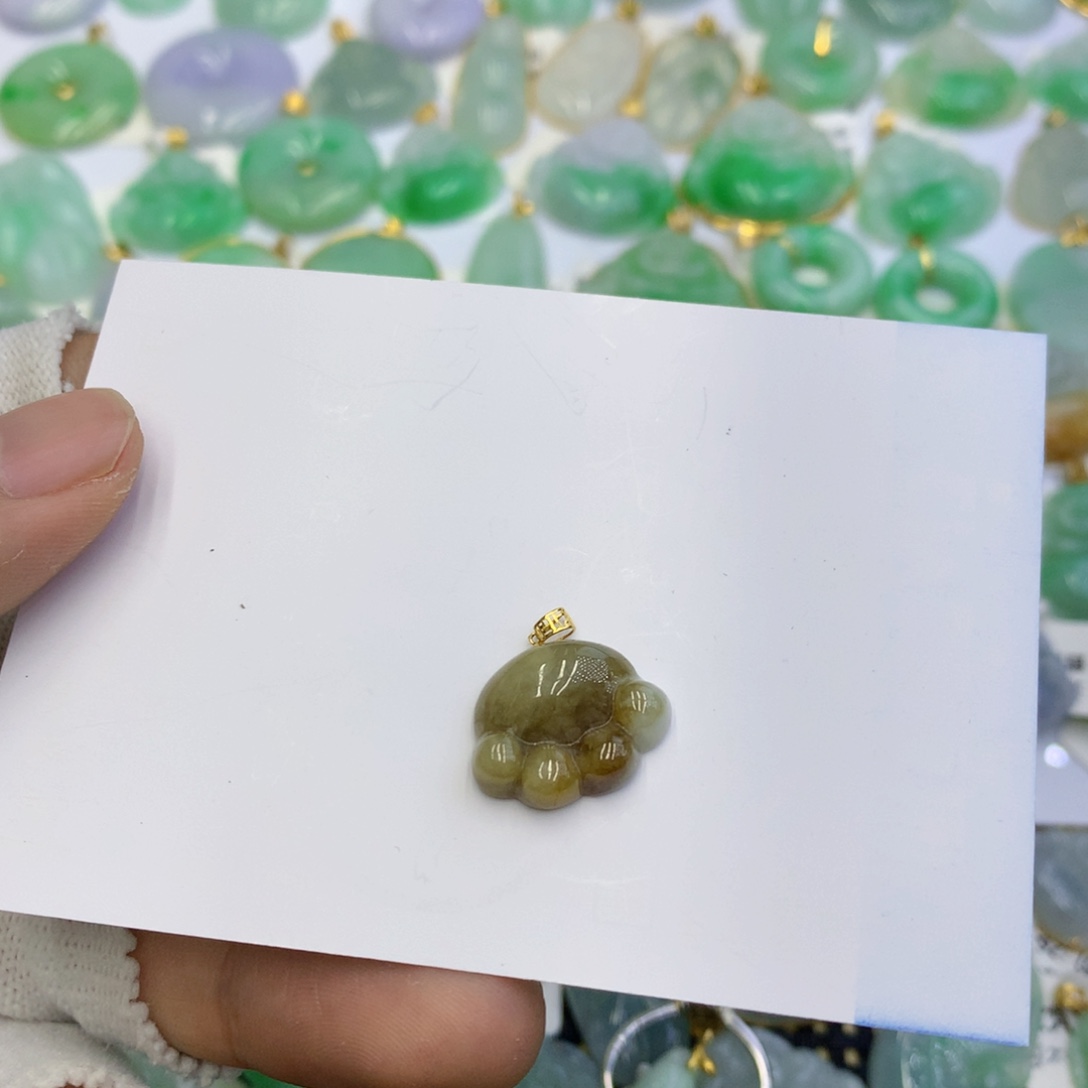 翡翠颈饰未镶嵌翡翠
