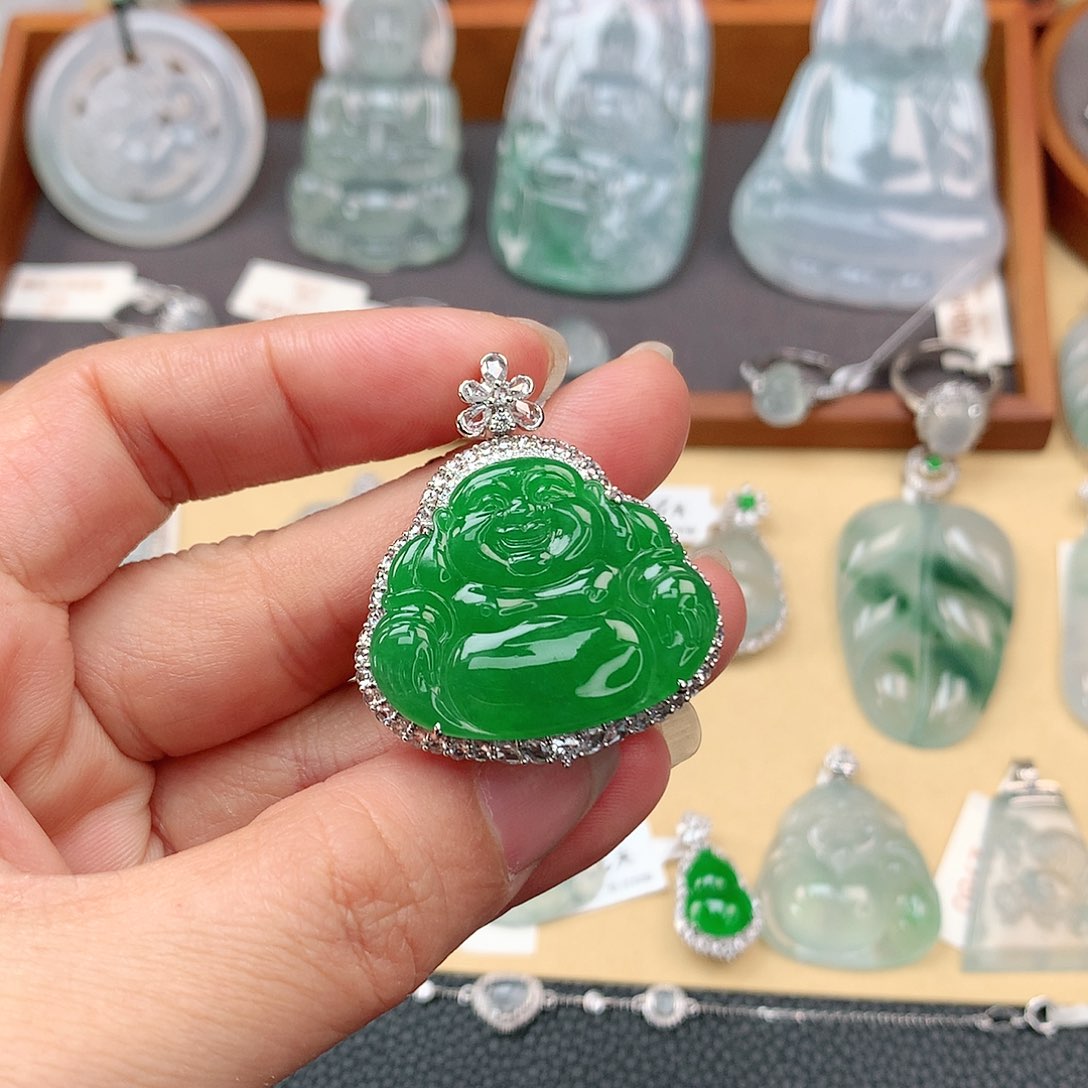 翡翠颈饰18K金镶嵌佛公