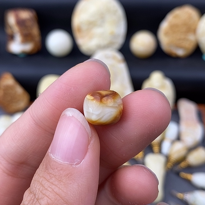 琥珀未镶嵌裸石11×10老邢小微瑕