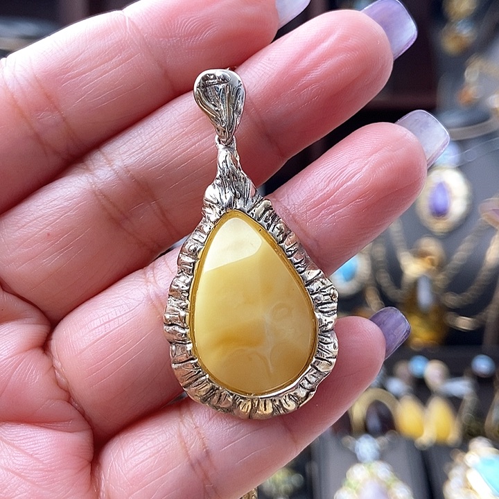 琥珀颈饰银S925镶嵌吊坠