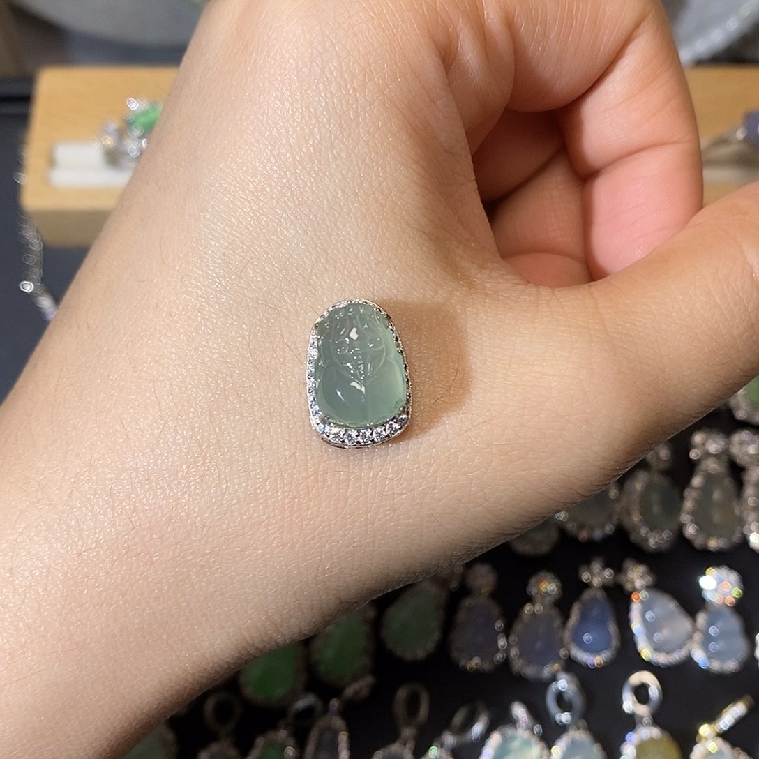 翡翠未镶嵌颈饰翡翠