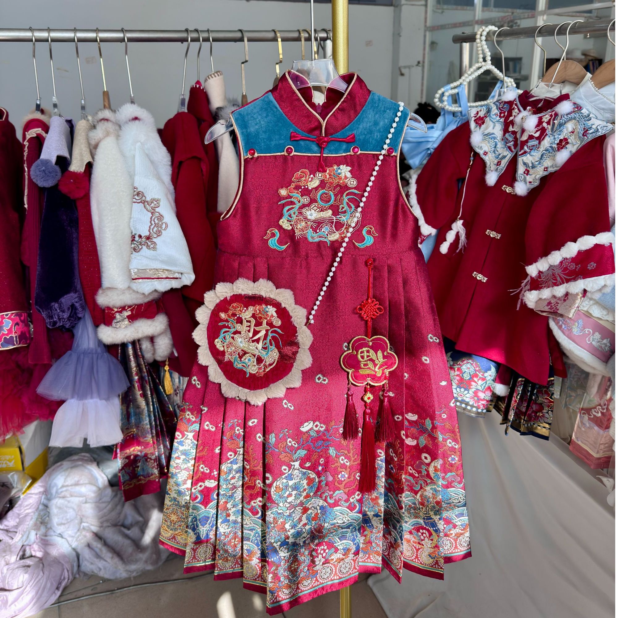 **财神马面裙加绒秋冬款女宝宝拜年服