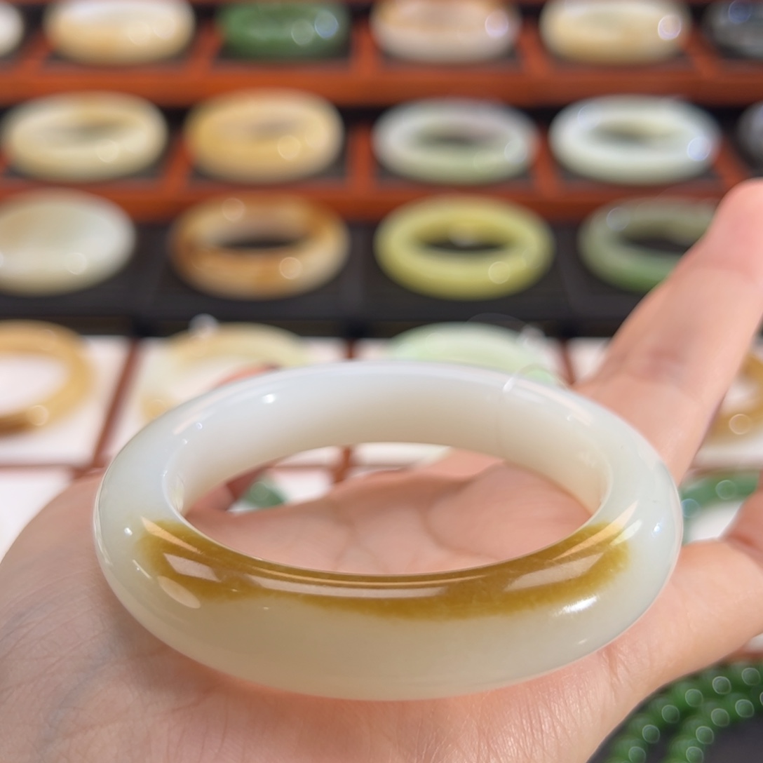 和田玉（糖玉）未镶嵌手镯月牙糖