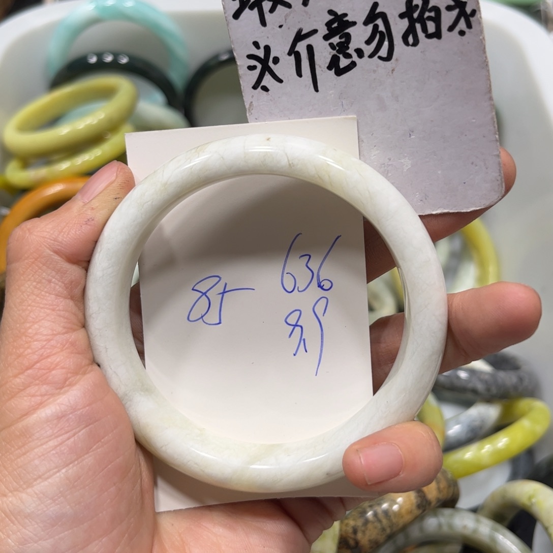 蛇纹石玉手镯未镶嵌