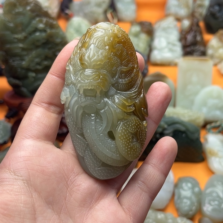 和田玉（糖玉）颈饰未镶嵌