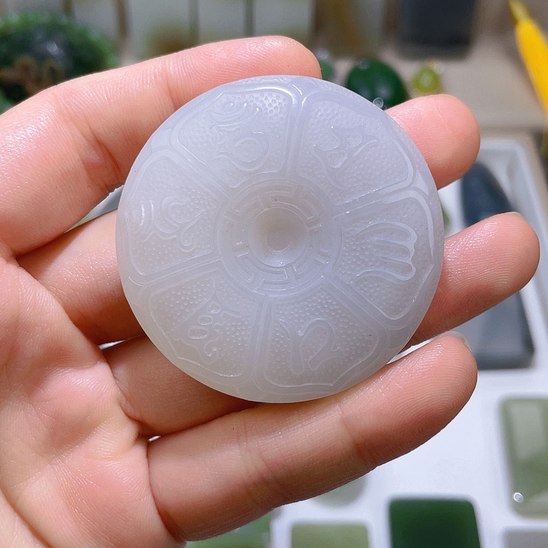 W***F和田玉未镶嵌颈饰