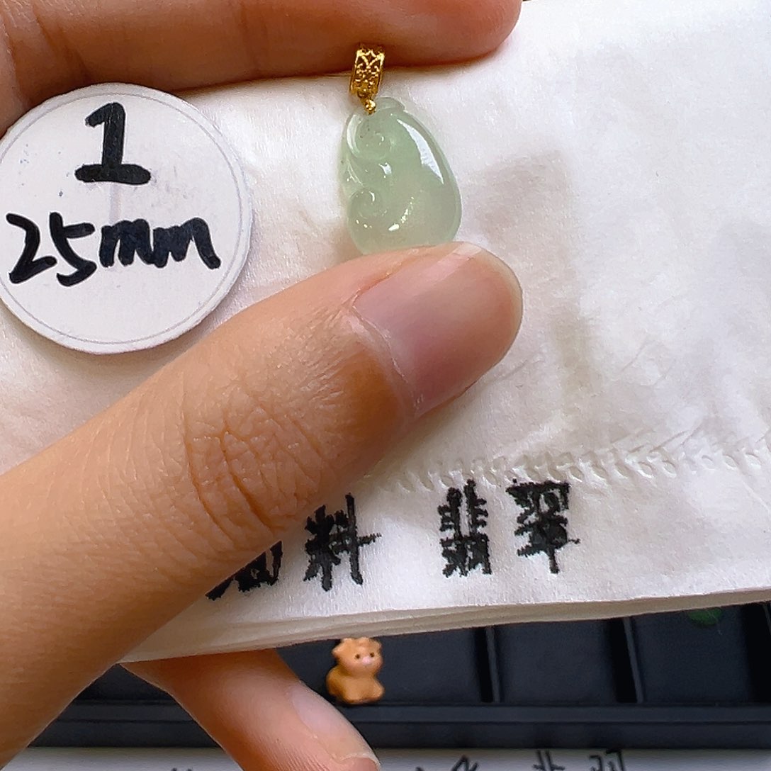 翡翠颈饰18K金镶嵌翡翠