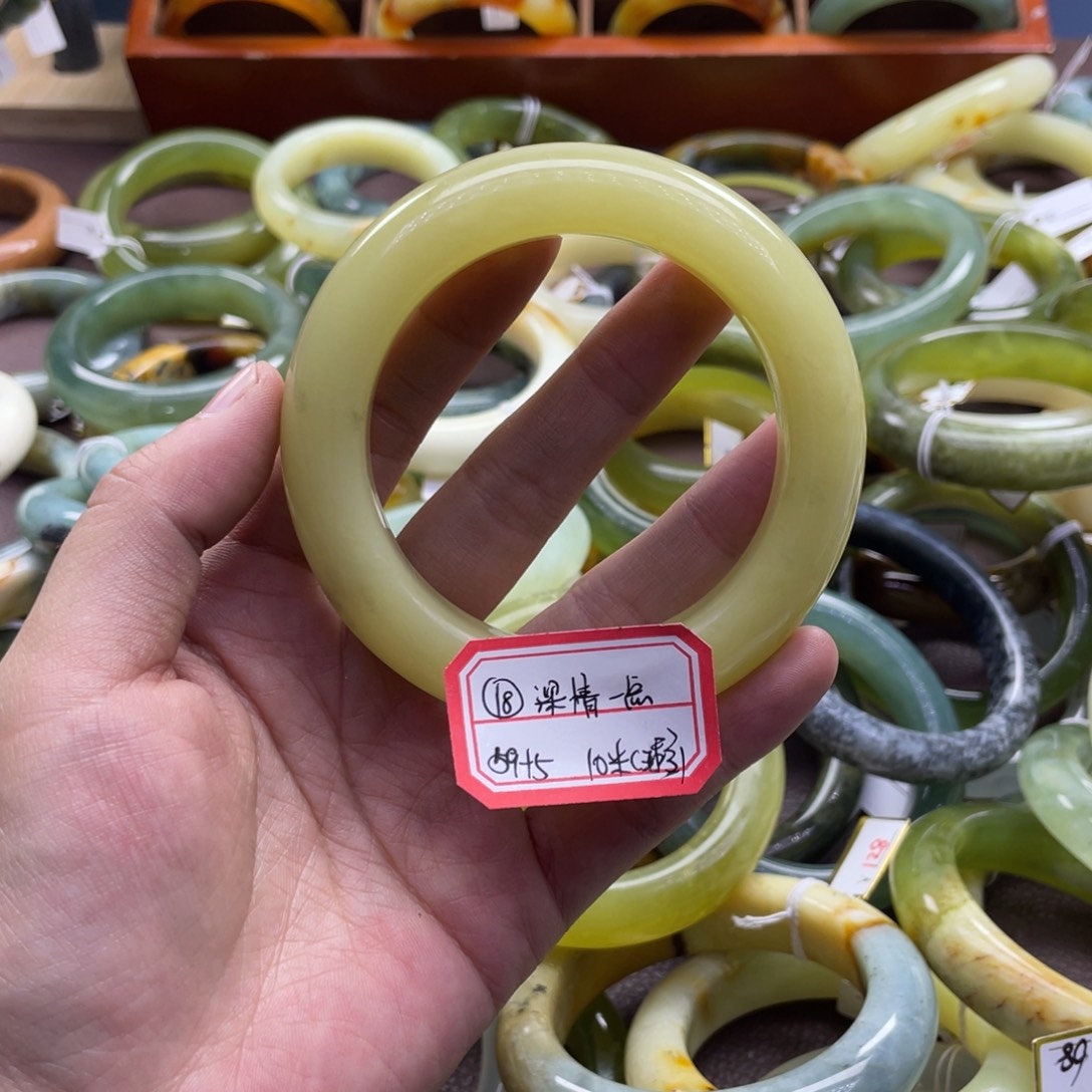 深***.蛇纹石玉未镶嵌手镯