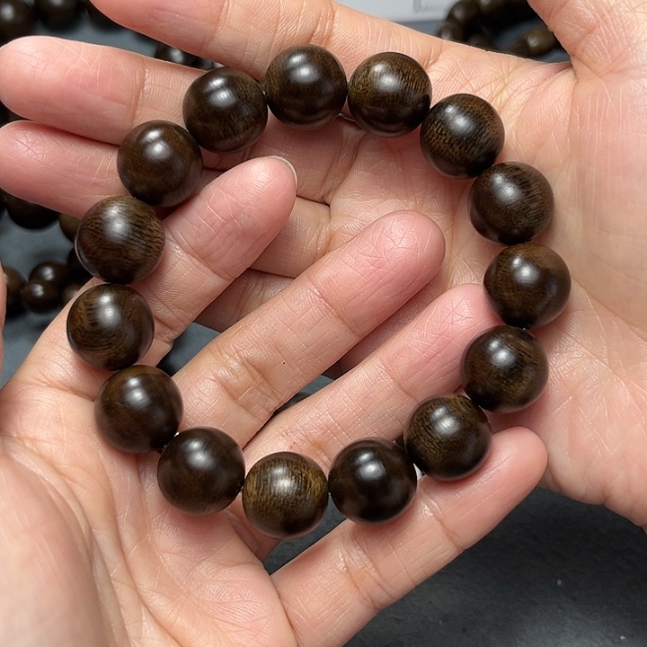 沉香手串白棋玉化