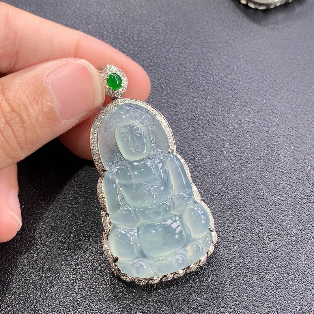 翡翠18K金镶嵌颈饰