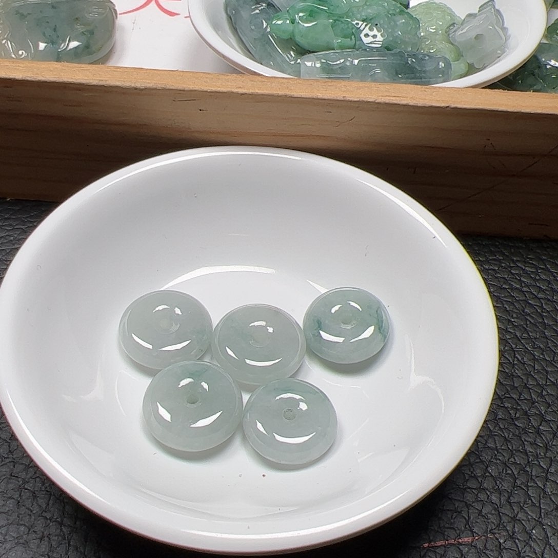 【闪购商品】翡翠手链未镶嵌清*