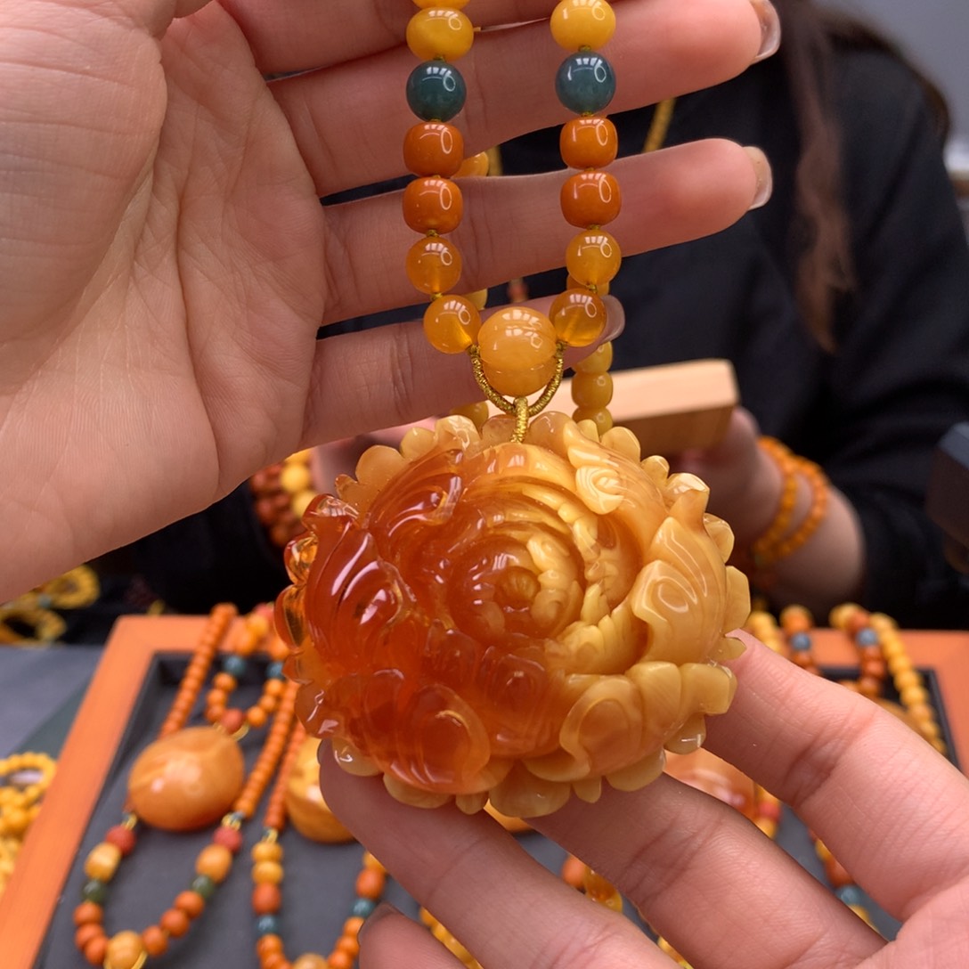 蜜蜡颈饰未镶嵌牡丹花