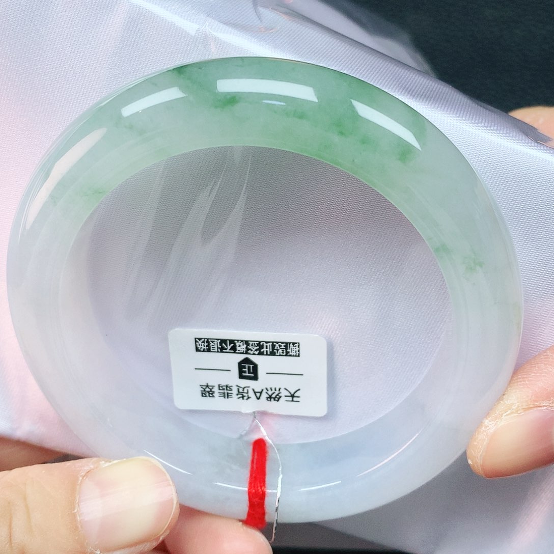 翡翠手镯未镶嵌55圈