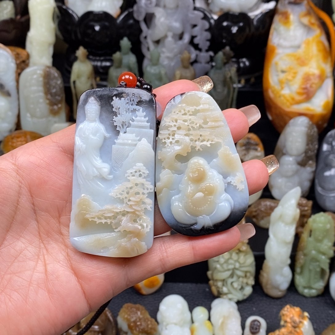 和田玉颈饰未镶嵌双**车