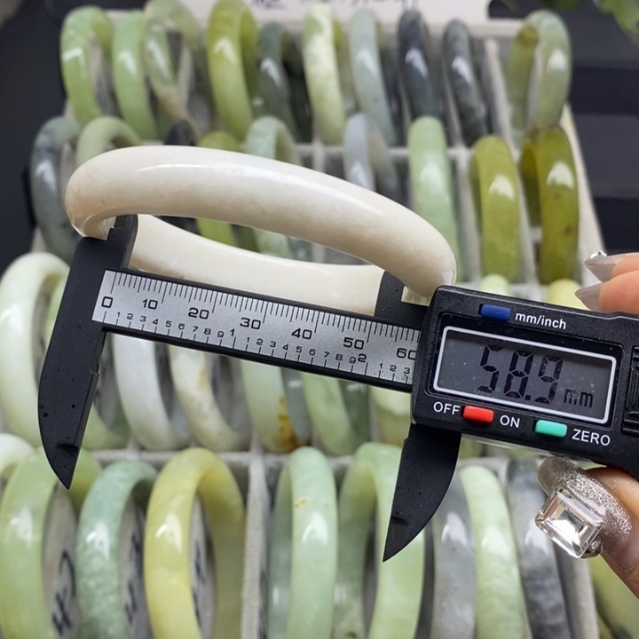 蛇纹石玉手镯66未镶嵌