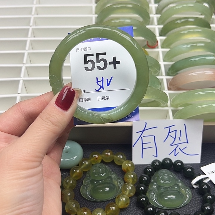 蛇纹石玉手镯未镶嵌