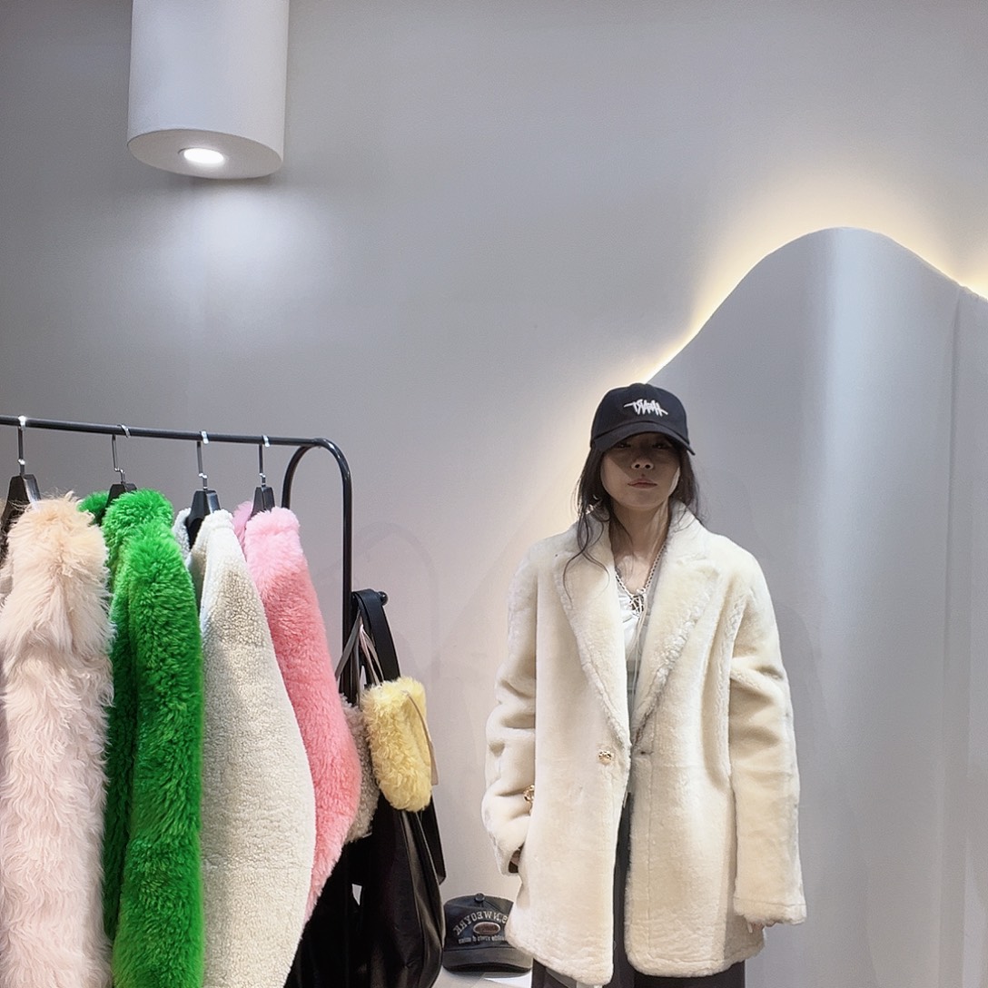 真皮皮毛一体外套2000-03。125斤内