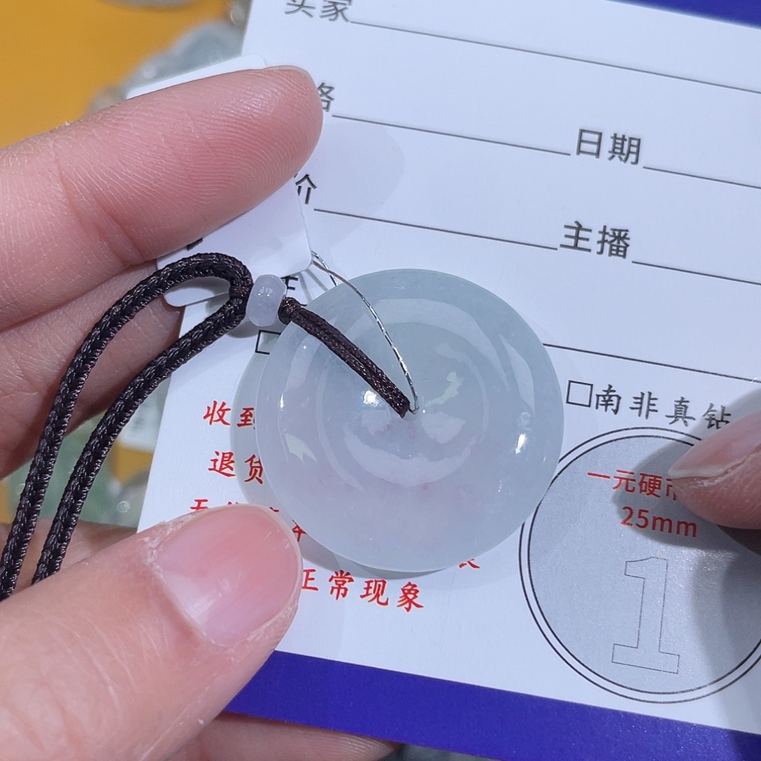翡翠未镶嵌颈饰平安扣