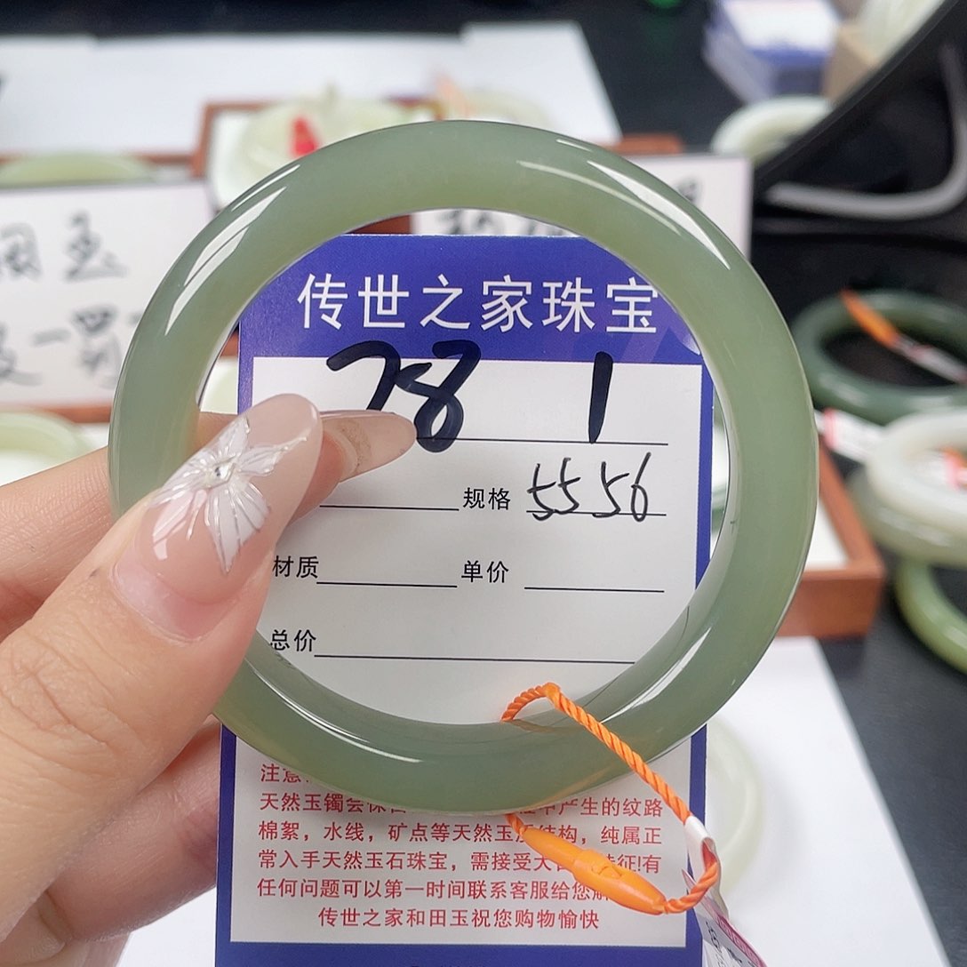 和田玉手镯未镶嵌