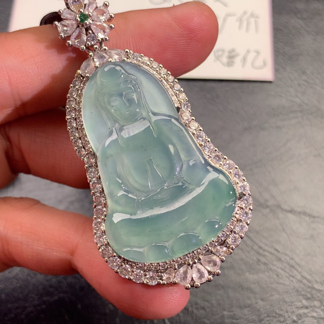 翡翠颈饰未镶嵌素衣