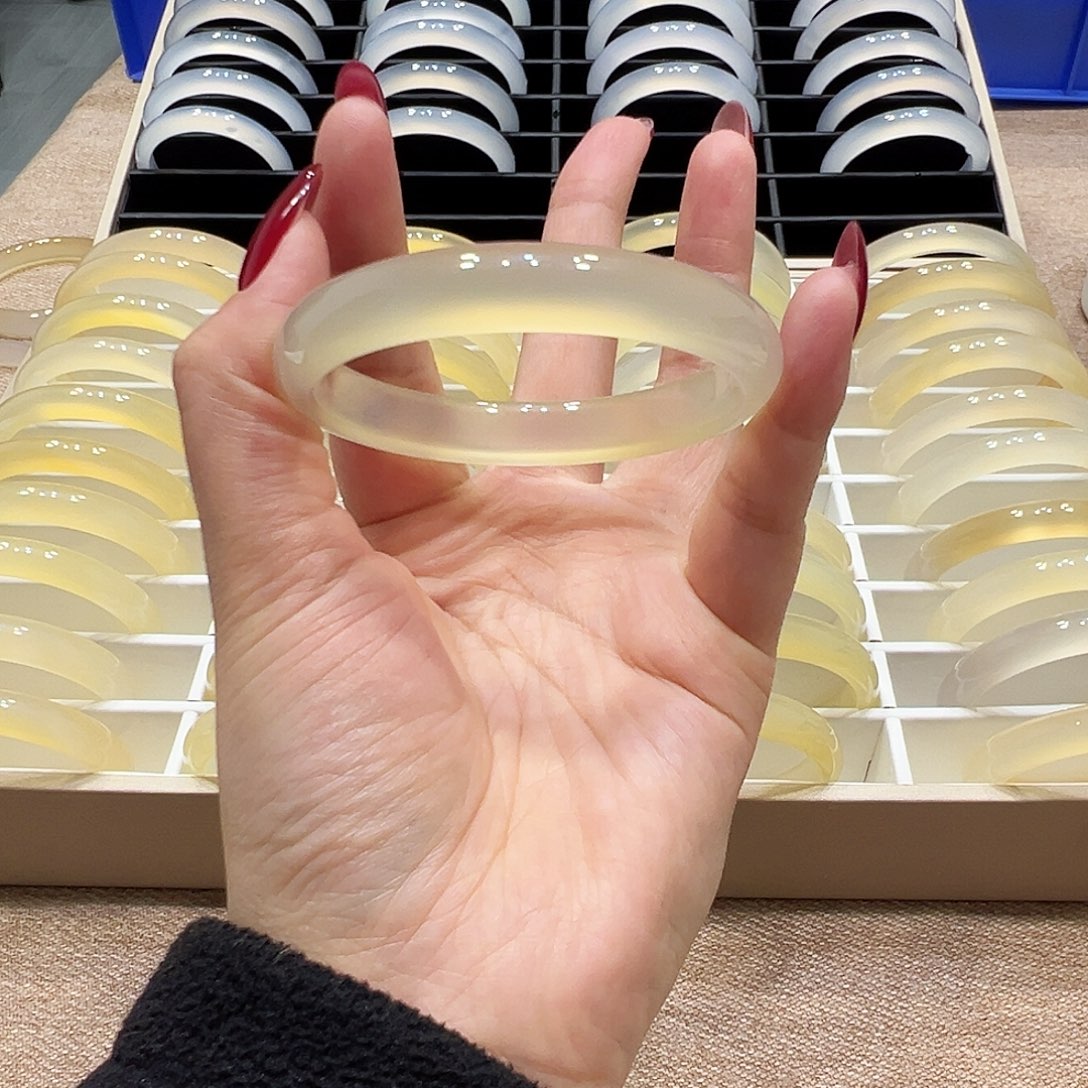 L***-玛瑙/玉髓未镶嵌手镯