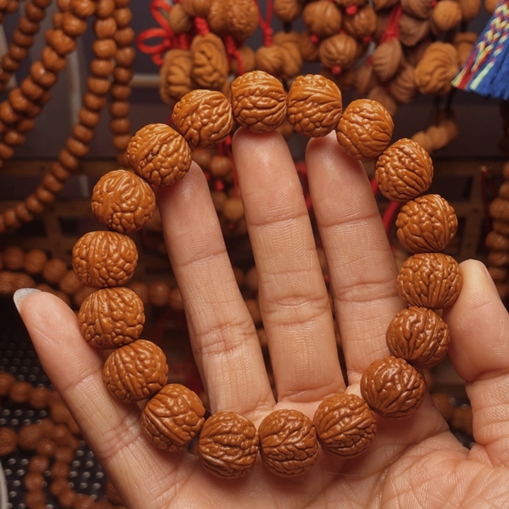 木质类龙纹桃枭挂件