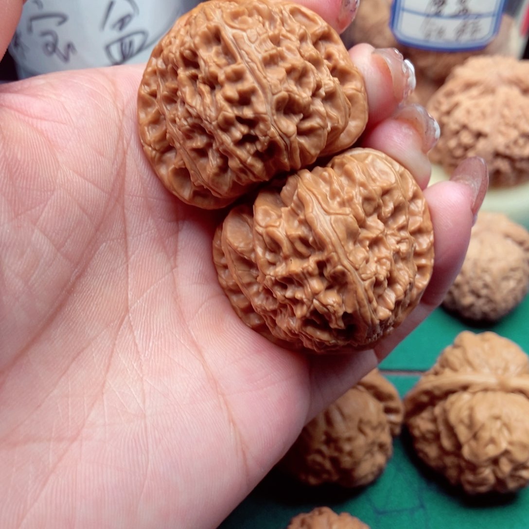 文玩核桃吊坠三角白41已打底