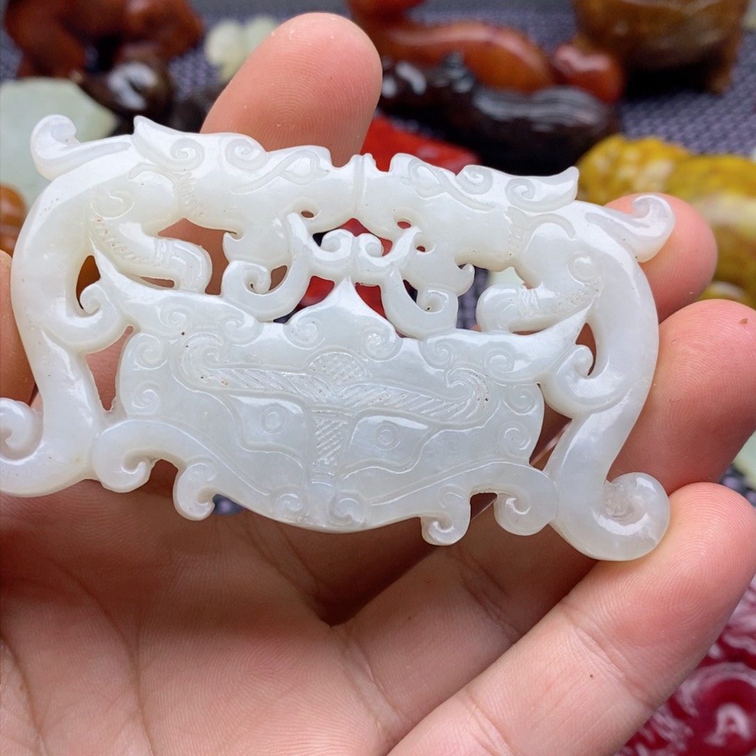 蛇纹石玉颈饰未镶嵌