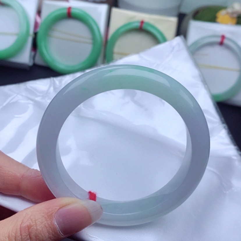 【闪购商品】翡翠手镯未镶嵌           正圈56 冰白底青