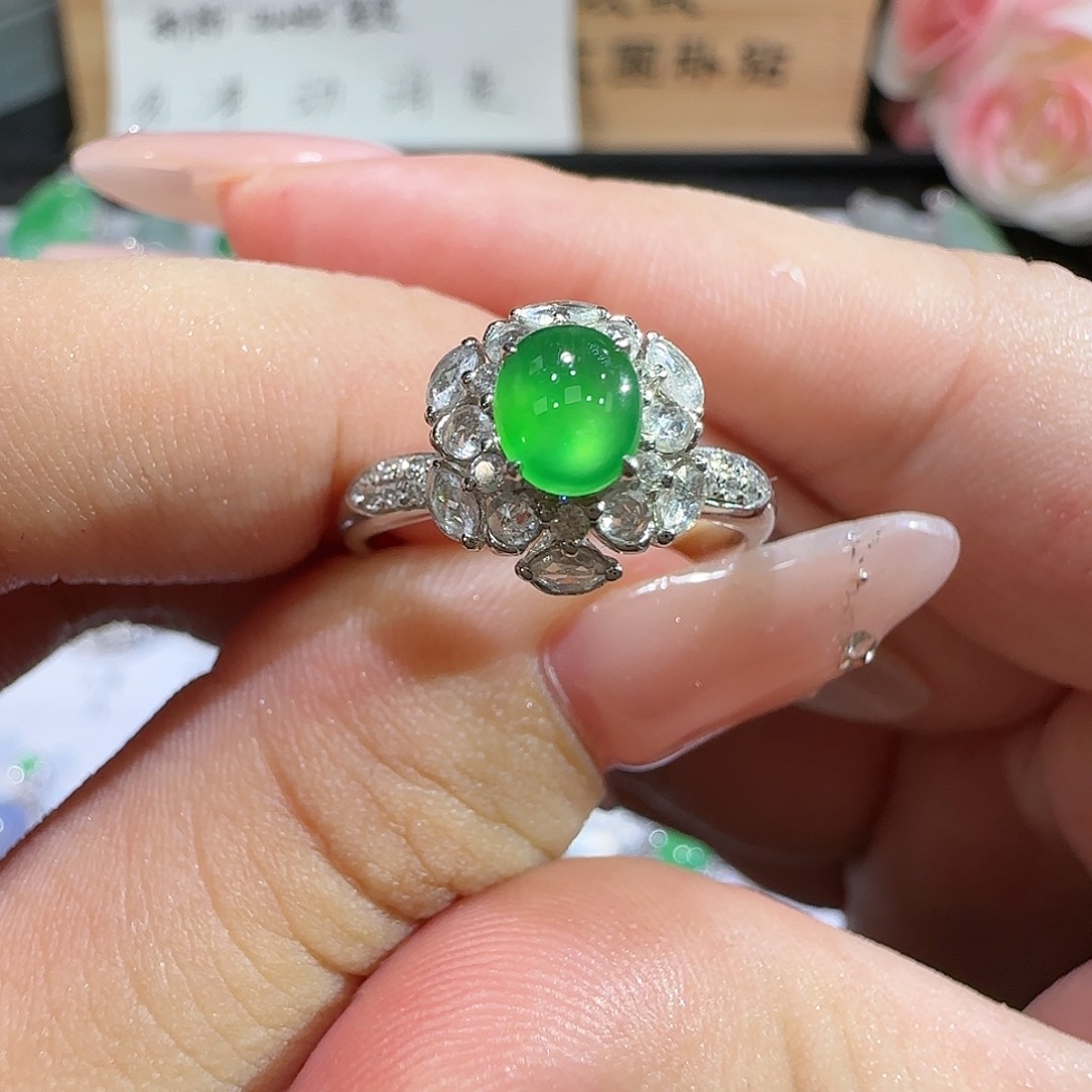【闪购商品】18K金镶嵌戒指翡翠