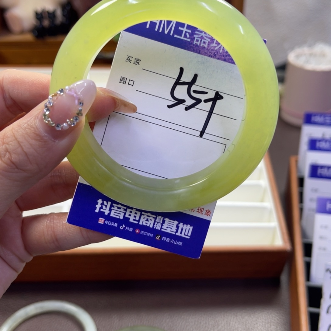 蛇纹石玉未镶嵌手镯486