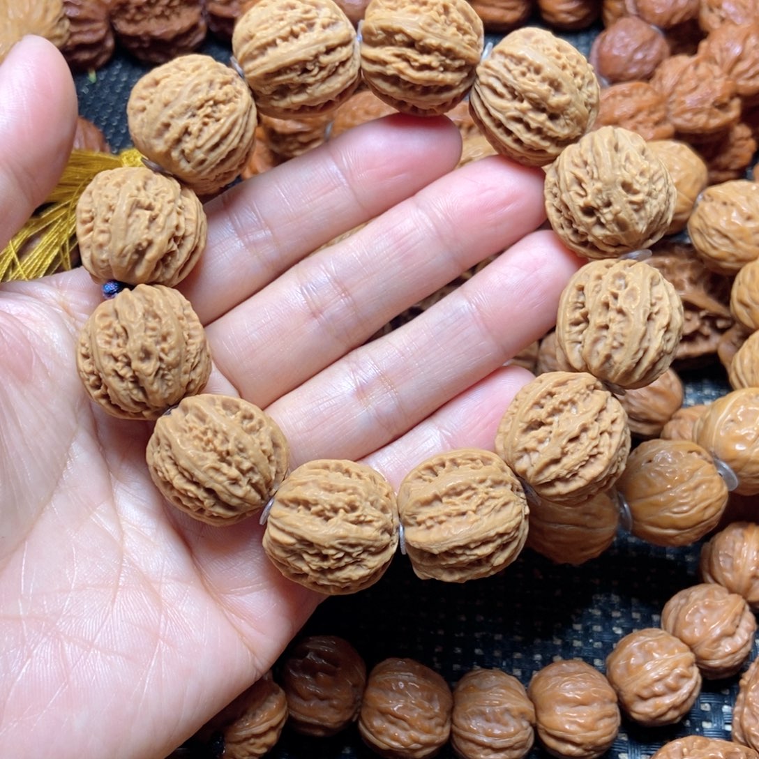 秋***歌桃核手串白茬京八棱