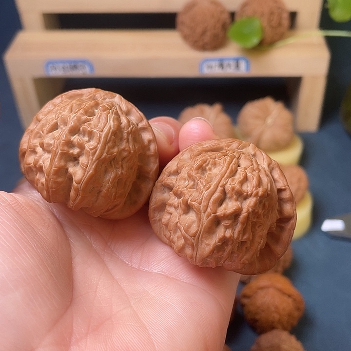 文玩核桃吊坠白狮子43