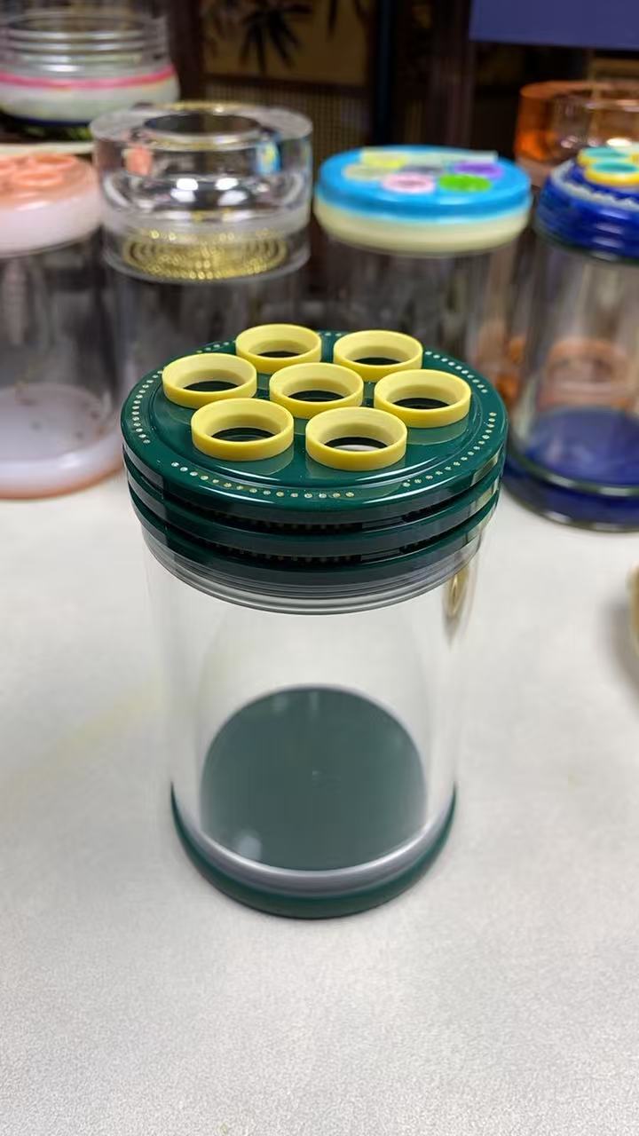 老藏绿七孔蝈蝈罐