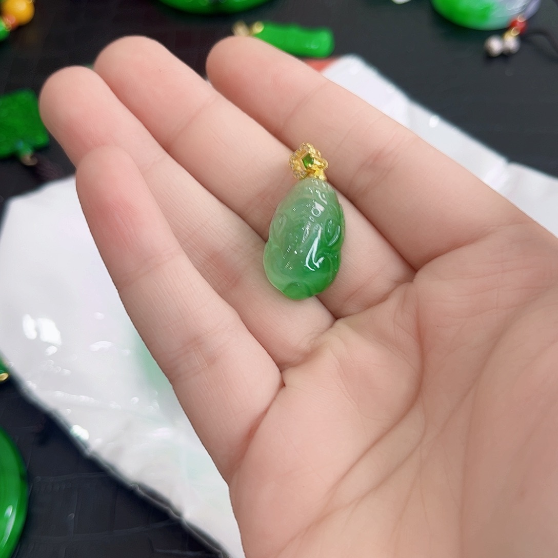 翡翠手镯未镶嵌多样性