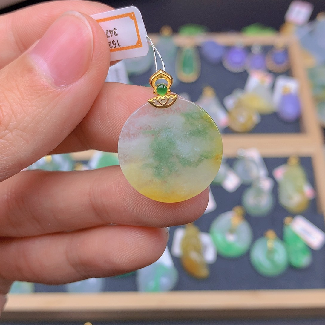 翡翠颈饰18K金镶嵌翡翠