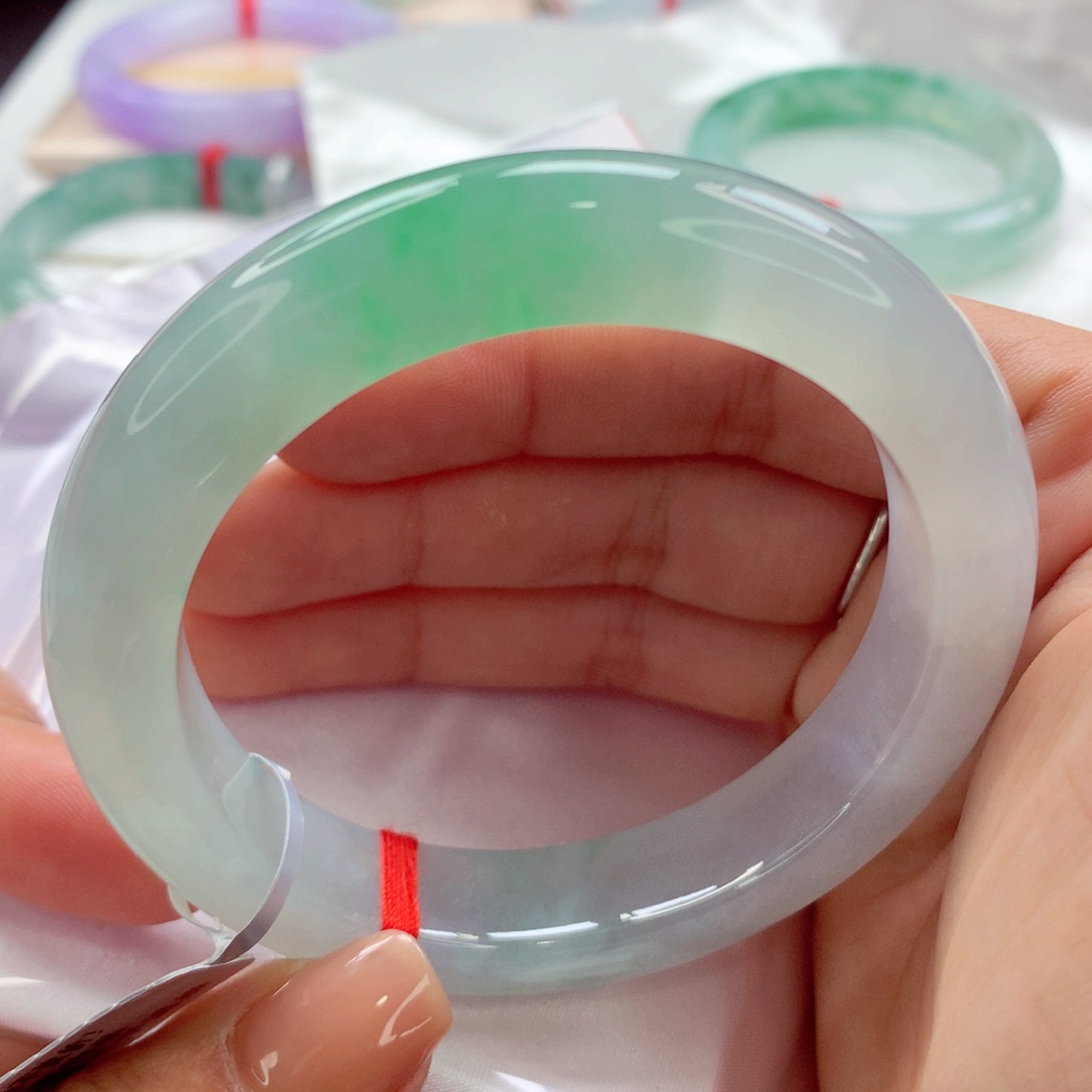 翡翠手镯未镶嵌景*师妹阳春白雪毕业底妆