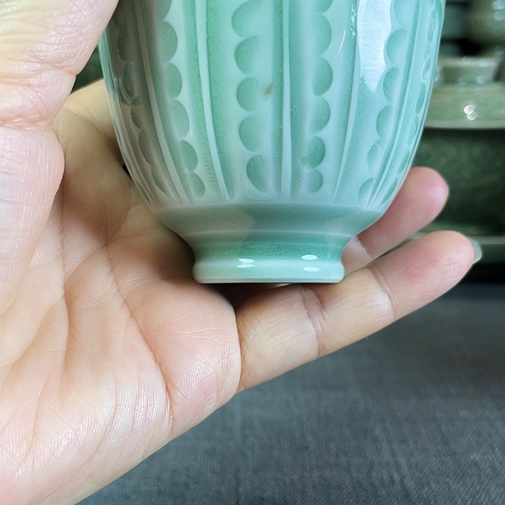 喜***悦耀州窑鲜碧釉手握杯微瑕